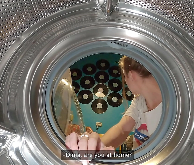 Absolutely Luscious Step-Sister Gets Stuck in Washing Machine, Needs Rescue from Rescuers!