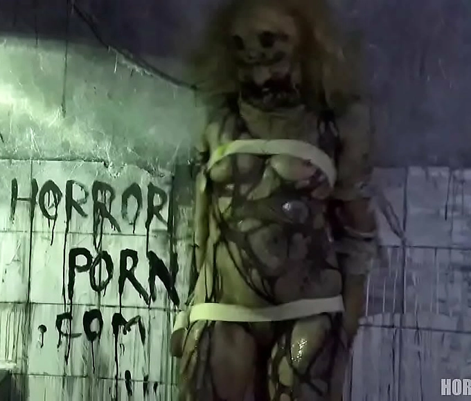 Craving for Luscious Lust with Female Spiders in Horror Porn