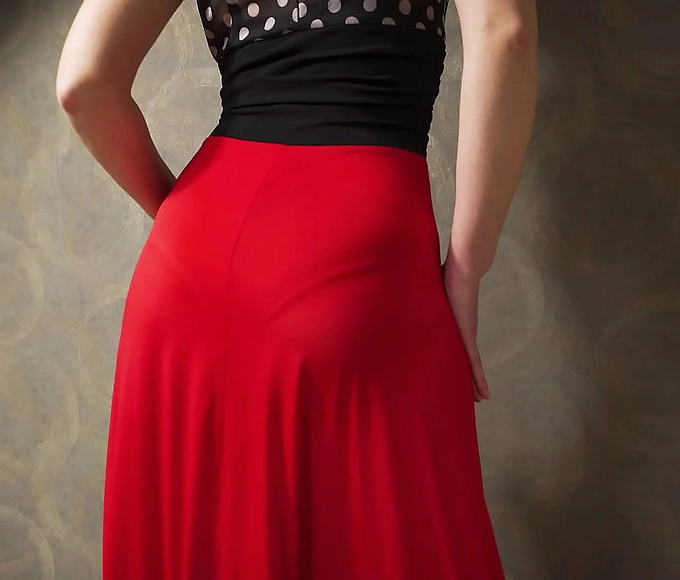 Wow, this hot MILF in a tight dress is a visible panty tease! You definitely don't want to miss this!