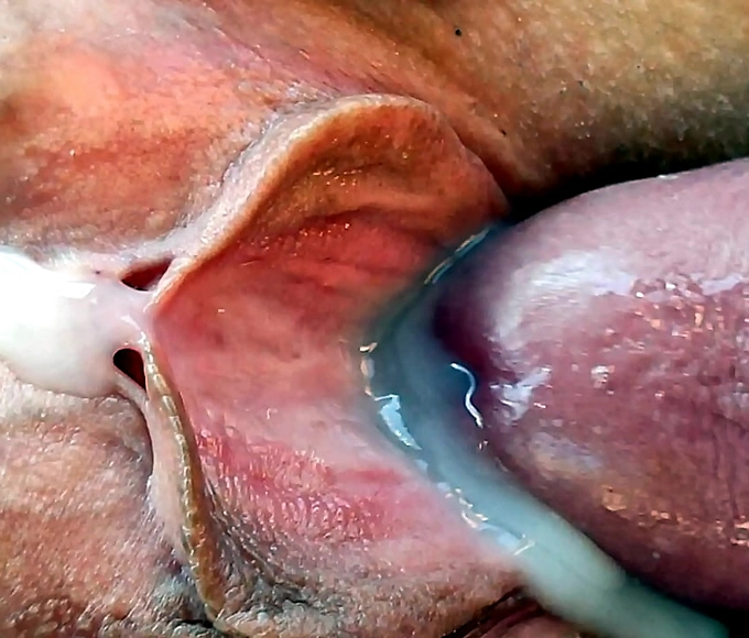 Naughty Stepsiblings' Forbidden Fuck: Massive Cumshot on Luscious Pussy!