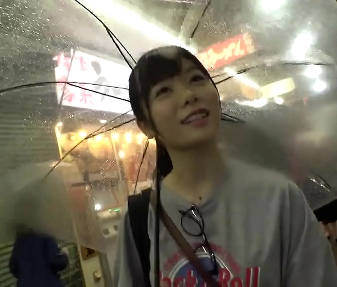 Introducing 21-year-old 【Petite◯Shirt】 Idol! University Law Student by Day, Beer Vendor at the Ballpark by Night