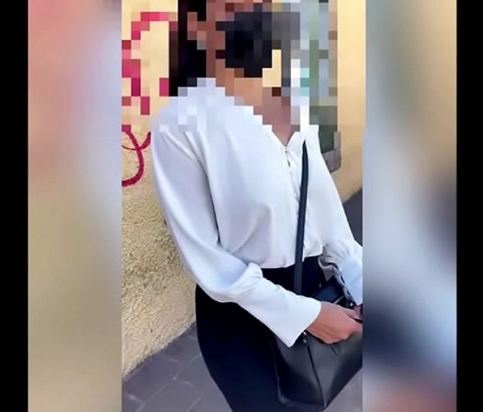 Mexican Goddess Seduces for CASH! Watch as I Offer MONEY to a Submissive Lady on her Way to Work! She Sucks me off in the STREET and Skips Work! PART #1