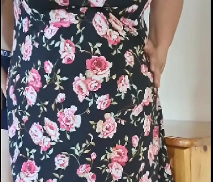 Revealing the Luscious Curves of a MILF's Naked Ass