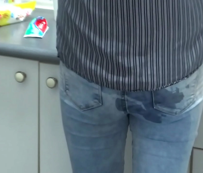 Caught in the Act: MILF Lets Stepson Finish on Her Jeans-Clad Booty!