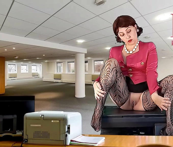 Covered in Lace: Seductive Secretary Flashes Boss Her Enticing curves, Flawless Form, and Intimate Delights!