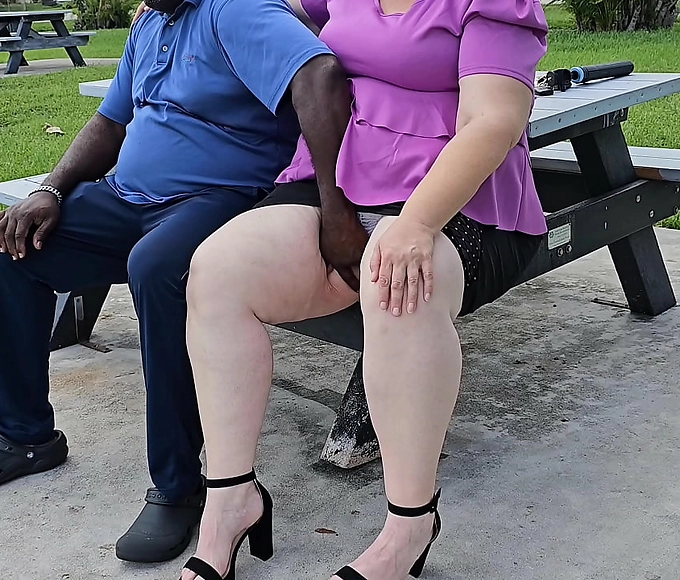 Experience the Rush of a Public Pussy Eating Session with a Stranger - in the Safety of a Vacant House!