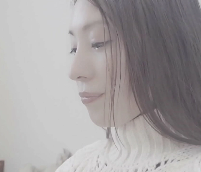Fall in Love with Our Luscious English Enchantress: Asian Videos to Make You Melt!