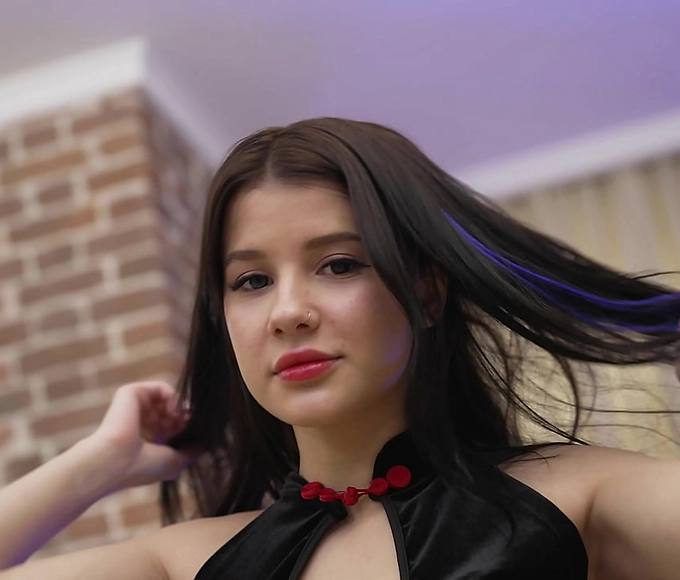 Revel in Triple Pussy Delight with Jaw-Dropping 18yo Sofa Weber!