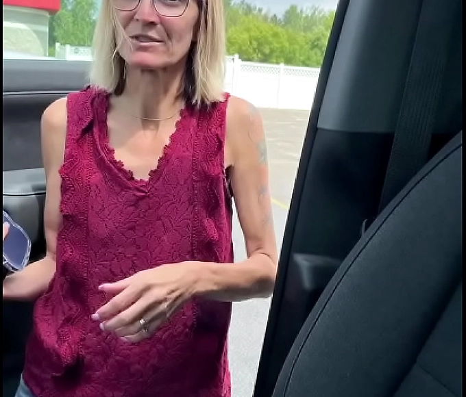 Experience the Alluring Granny's Luscious Body in a Quickie POV Creampie