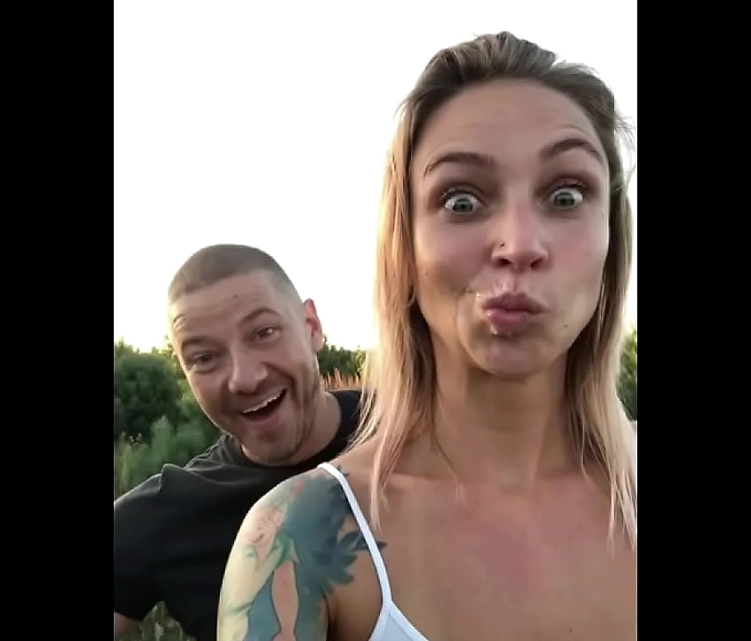 Japanese Enchantress Gives a Quick Blowjob Outdoors Before Swallowing with Ecstasy