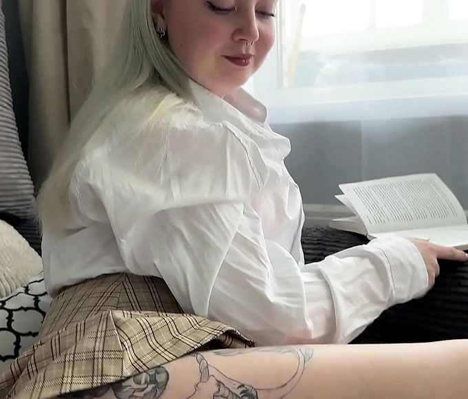 Cute college coed gives blowjob