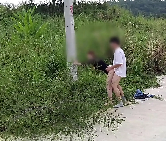 Wild Thai Girl Fucks on Roadside! 【JAV】