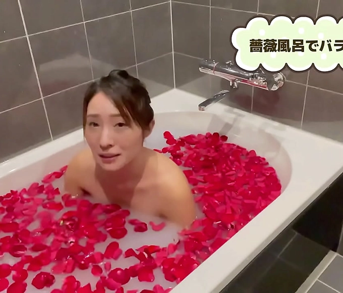 Inside the Rose Bathhouse: Ultra-Alluring Japanese Enchantresses Reveal Their Luscious Curves
