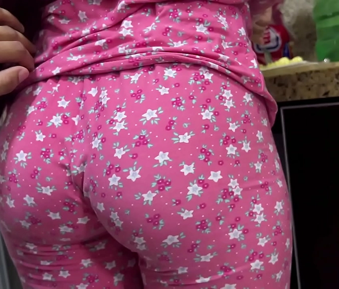 Sultry Stepmom Can't Get Enough of Her 18-Year-Old Stepdaughter's Luscious Assets