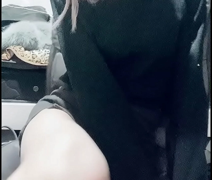 Japanese Girls in Micro-Mini Skirts Reveal Their Panties!