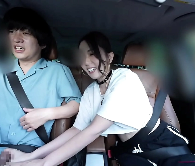 Japanese Beauty Yui Kuge Responds to Pornhub's 'Kinky Japanese' Search Trend with Exclusive MILF Date in Tokyo Outdoor