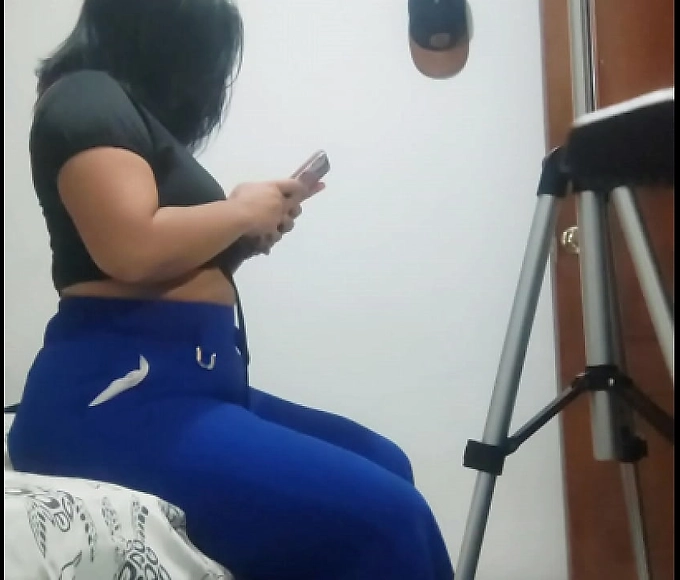 Jav MILF Enchantress Allures You With Her Sexy Solo Show