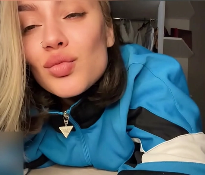 Caught in the Act: My Best Friend's Girlfriend Gives Me a Mind-Blowing Blowjob