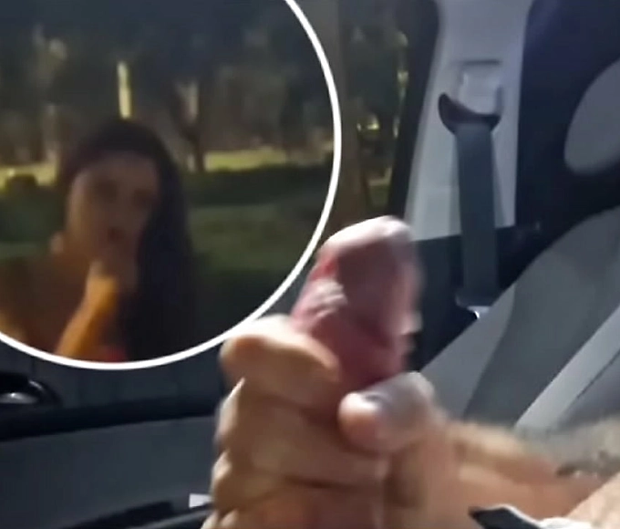 Gorgeous Japanese Girl Masturbates on Bus, Must-Watch!