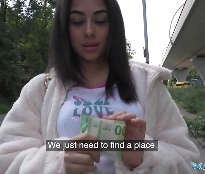 Three lesbian japanese chicks fuck in bedroom